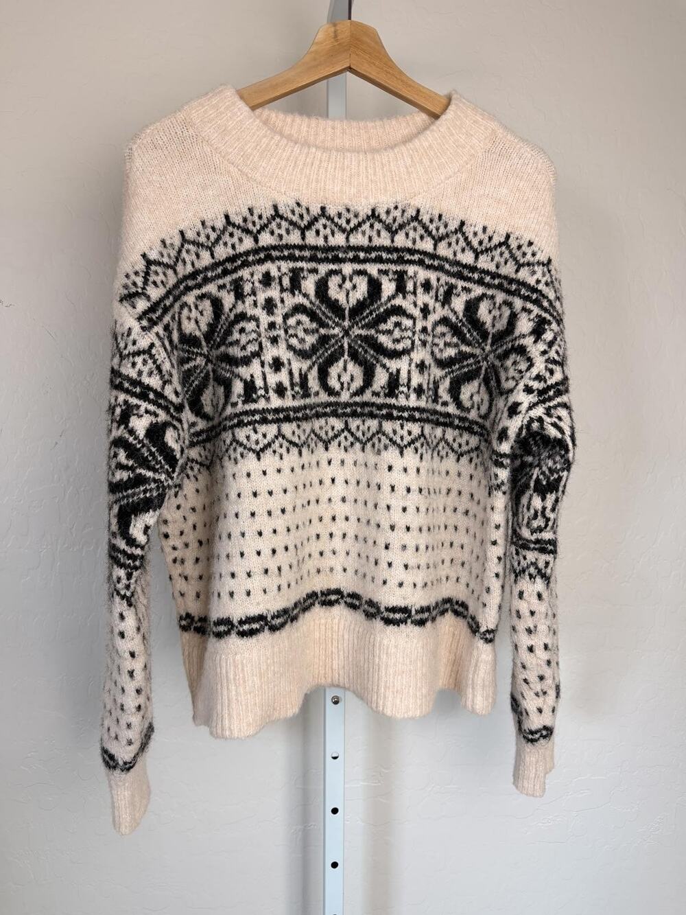 Universal Thread Fair Isle Sweater – Cream/Black – Size M